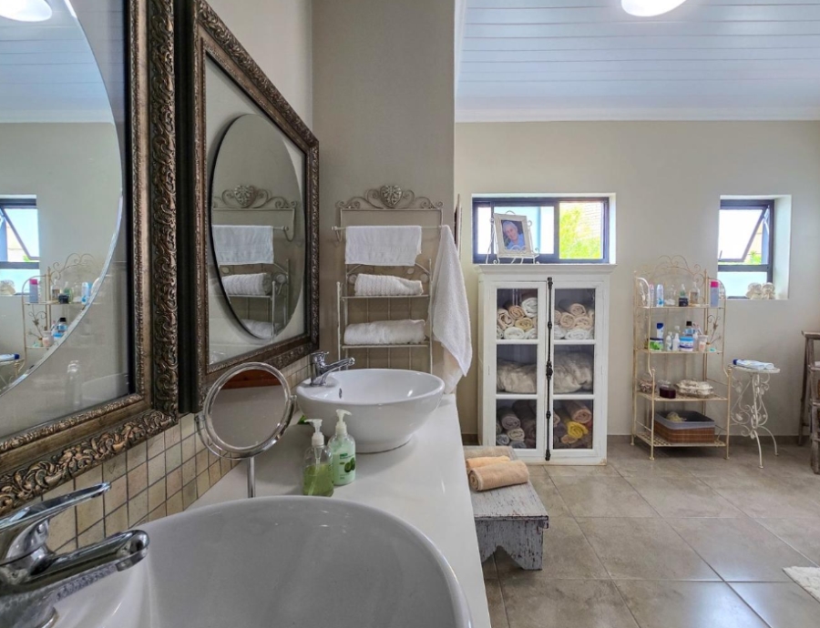 4 Bedroom Property for Sale in Stilbaai Wes Western Cape